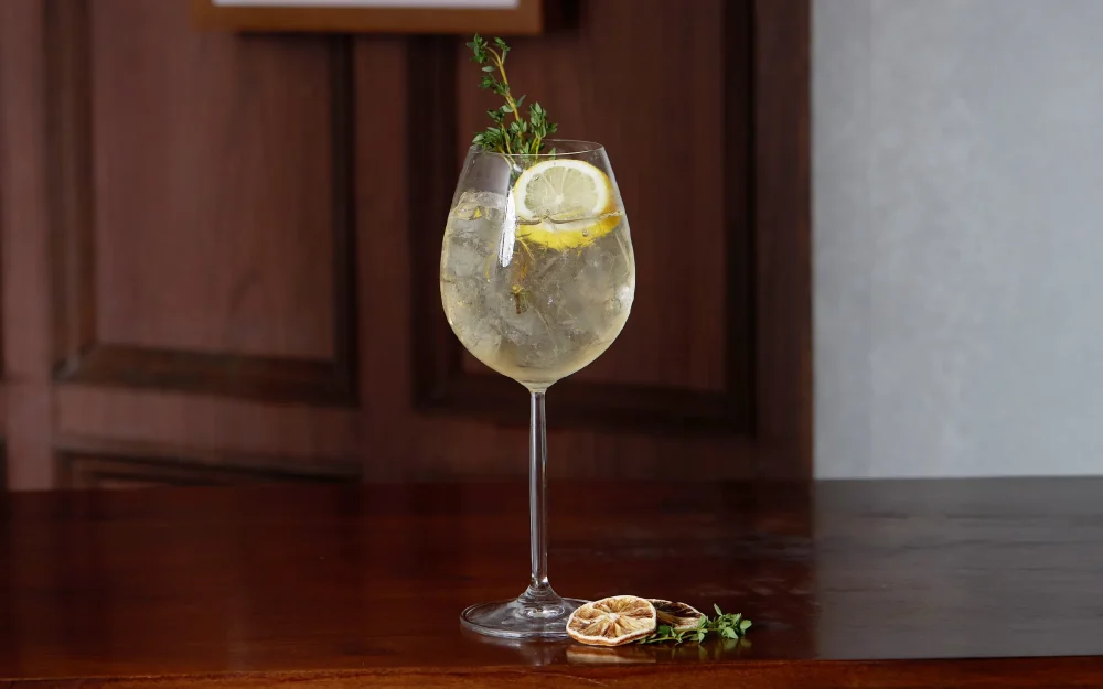 เริ่มต้นปีใหม่อย่างละมุนด้วย St-Germain Spritz