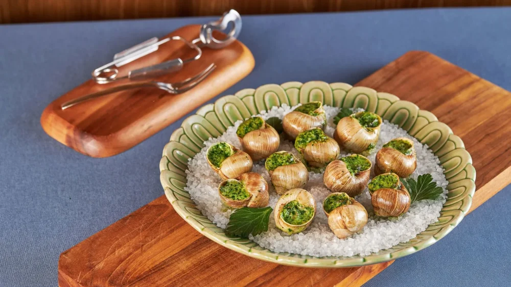 พาทำความรู้จัก Escargot เมนูหอยทากสไตล์ฝรั่งเศสต้นตำรับ